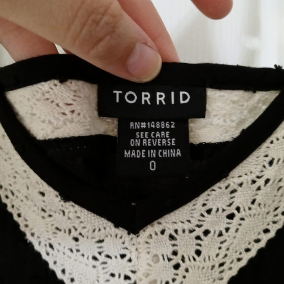 Fall Torrid Tan Distressed Utility Cover Layered with Black Cami Size 0/1 - Picture 9 of 11